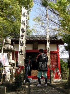 児宮春日神社の幟立て_2