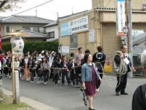 敬神車が登場