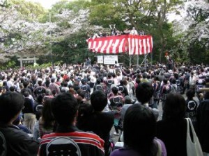 いよいよ餅投げ