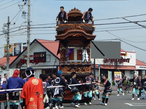 ブロンコビリーの交差点