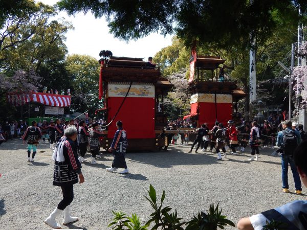 成石神社内1