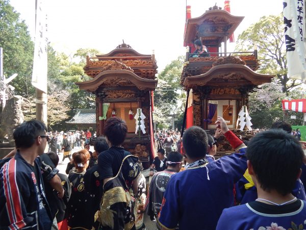 成石神社内2