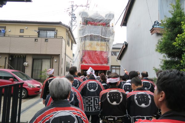 出発式直前に雨