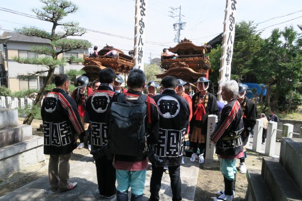 若宮神社で西組敬神車と彦洲組日之出車