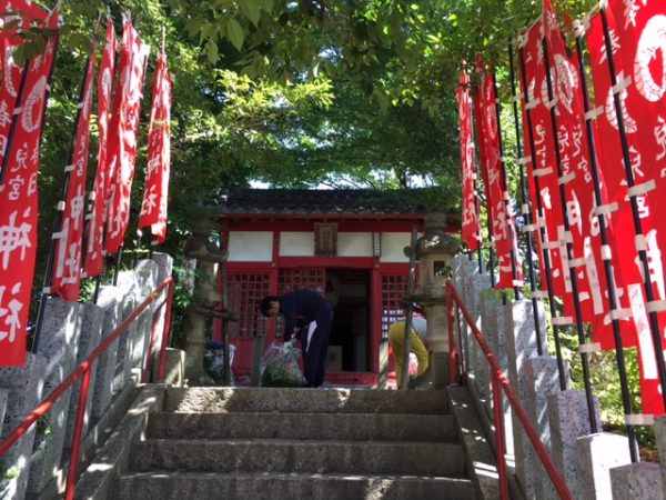 児宮春日神社の清掃1