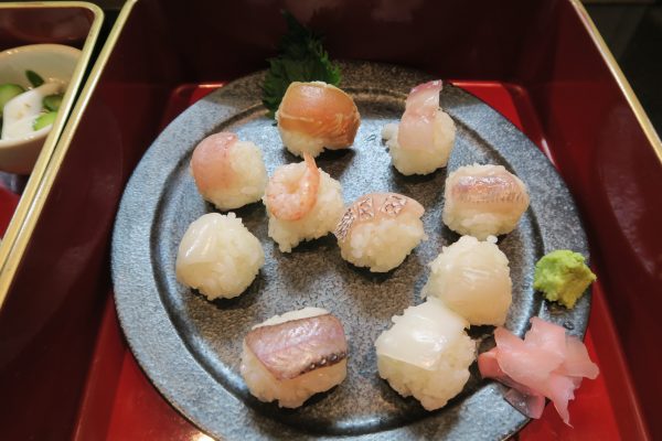 一の重:10種の手まり寿司