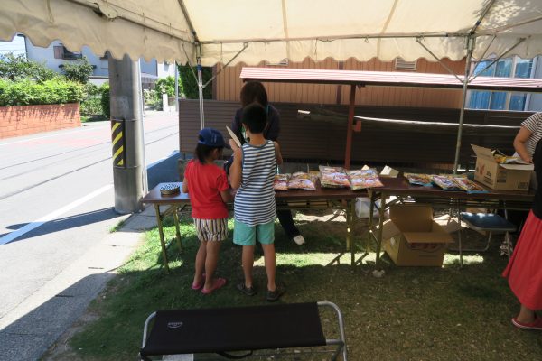 児宮春日神社 子ども天国2018 お菓子のつかみ取り