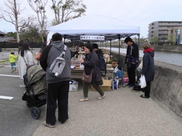 半田運河HOTORIの朝市1