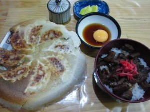 餃子セット（どて丼）