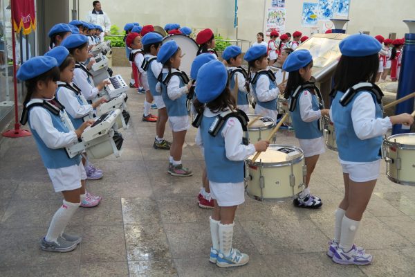 祭・de・TAX 長根幼稚園児の鼓笛隊の演奏3