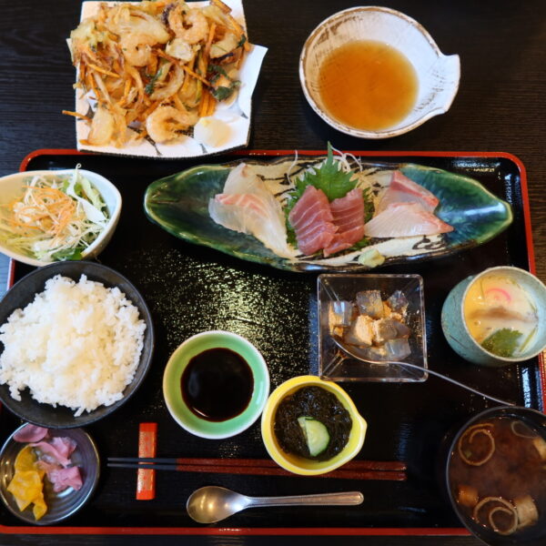 常滑 日間賀人とくがね 選べるランチ 刺身とたことエビのかき揚げ