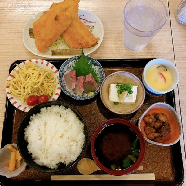 半田 大衆居酒屋花藤 アジフライランチ2