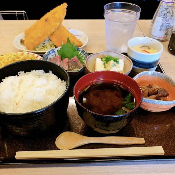 半田 大衆居酒屋花藤 アジフライランチ