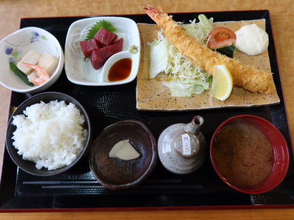 半田市成岩本町 七乃花 エビフライランチ1