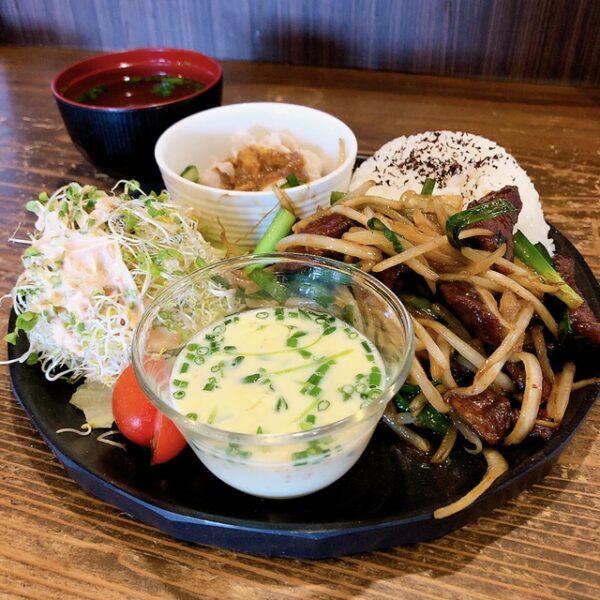 半田市東郷町 居酒屋らん レバニラランチ1