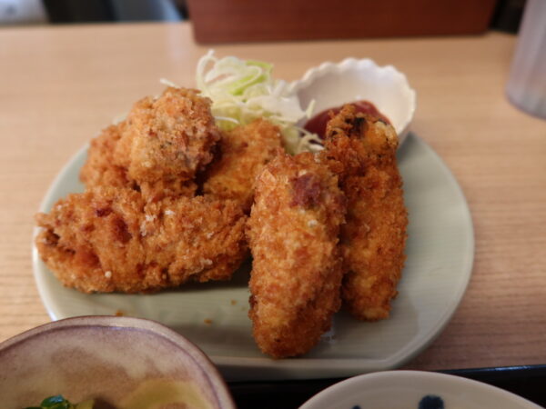半田市 大衆居酒屋 花藤 大きなカキフライ