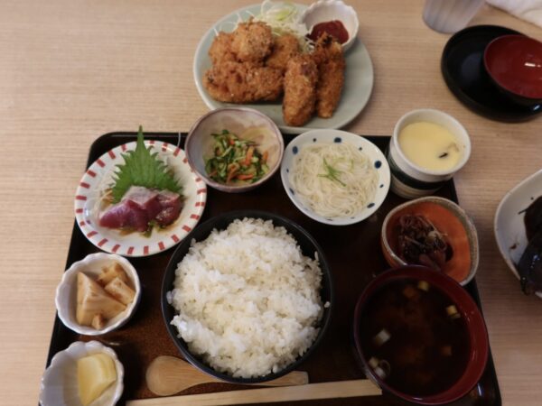 半田市 大衆居酒屋 花藤 カキフライランチ